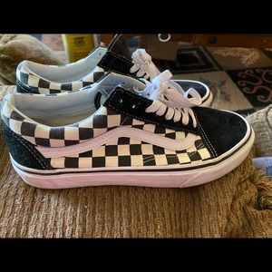 Women’s Old School Checkered Vans size 9.0